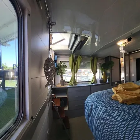 Úszó hotel Entier Sur Bateau Montech