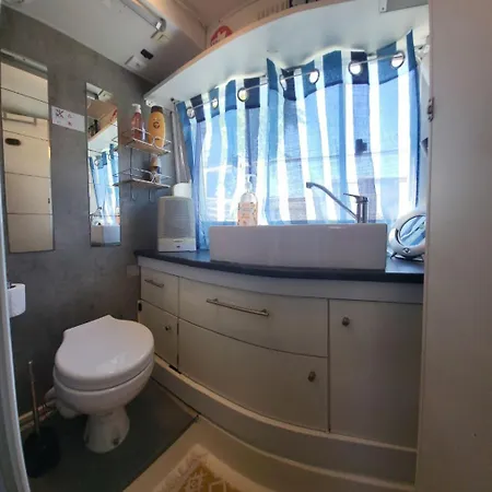 Úszó hotel Entier Sur Bateau *