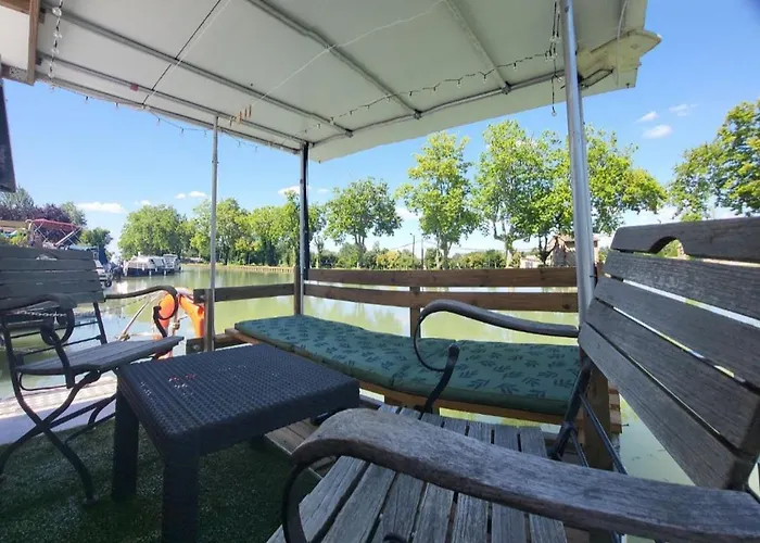 Entier Sur Bateau Hotel na wodzie *